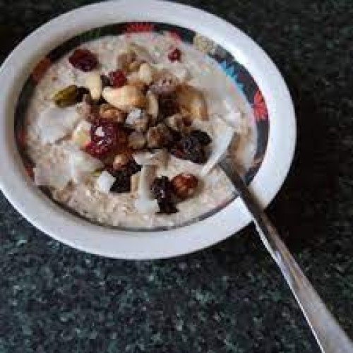Oats with milk and dates